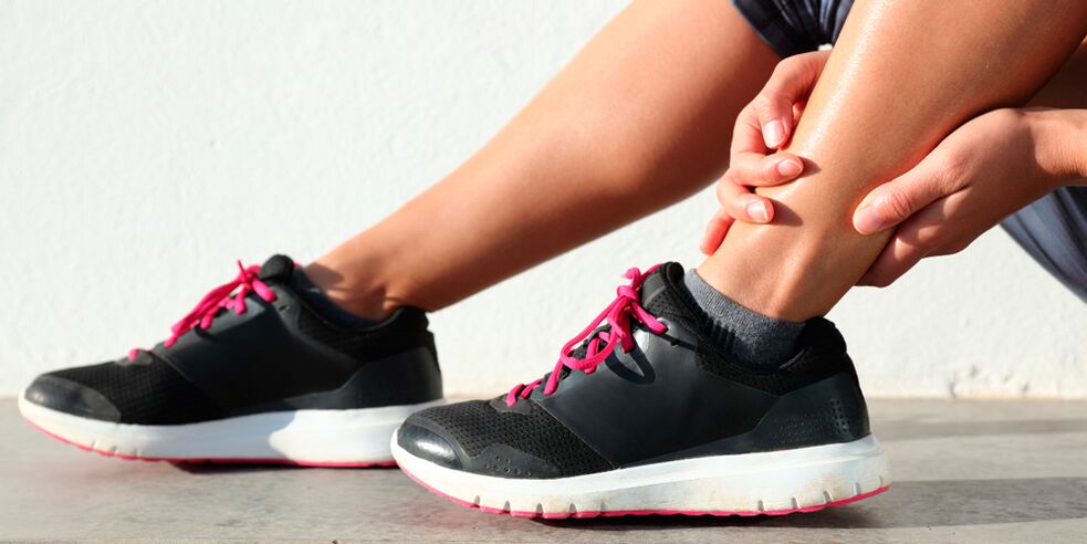 Les douleurs aux jambes après la marche, qui disparaissent après 5 à 10 minutes de repos, peuvent être le premier signe d'arthrose.